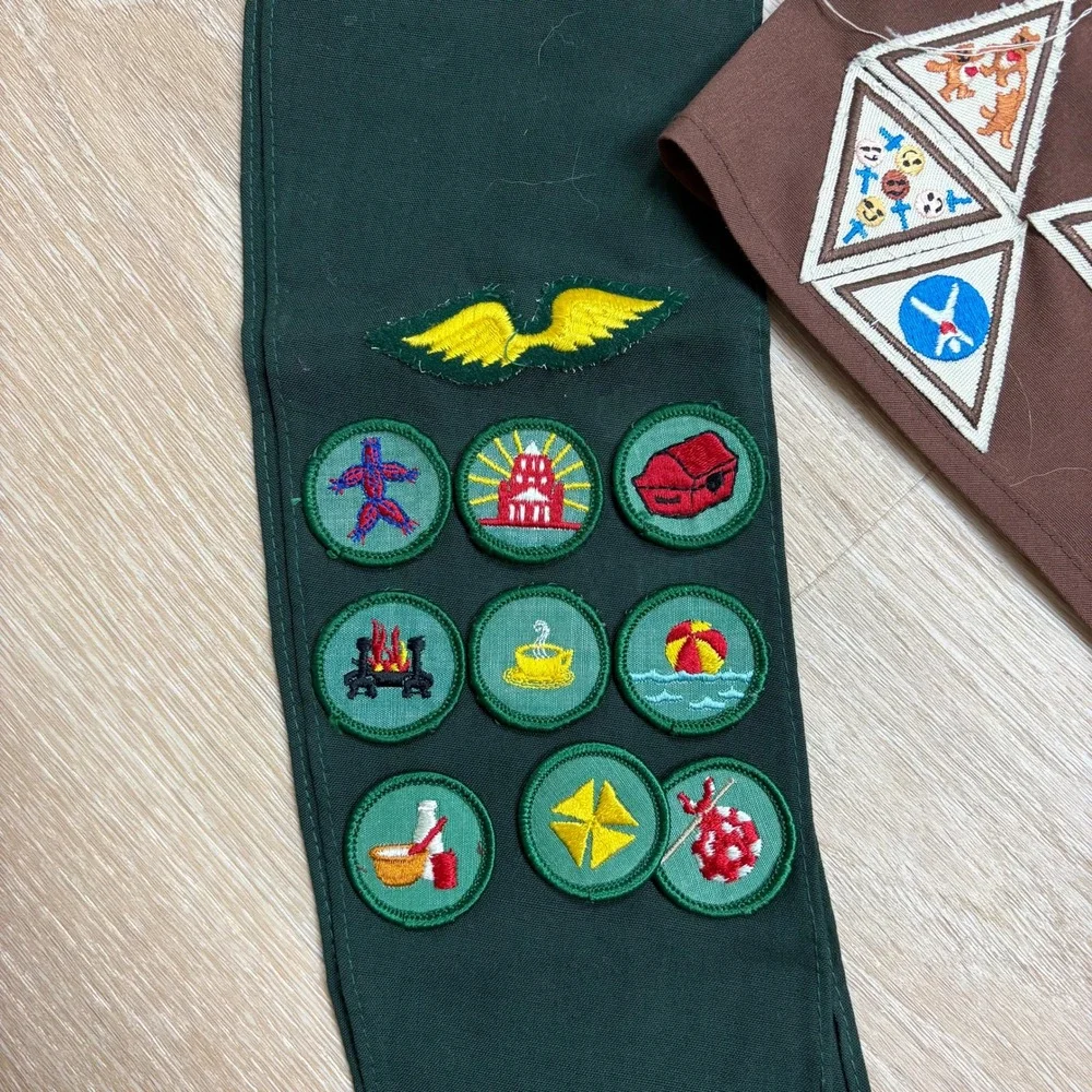Girl Scout Vest, Sash,‎ Patches, Badges Lot